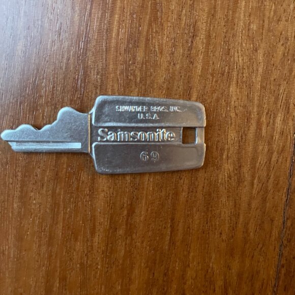 Vintage Silver Samsonite Sihouette Luggage Key - Picture 4 of 4